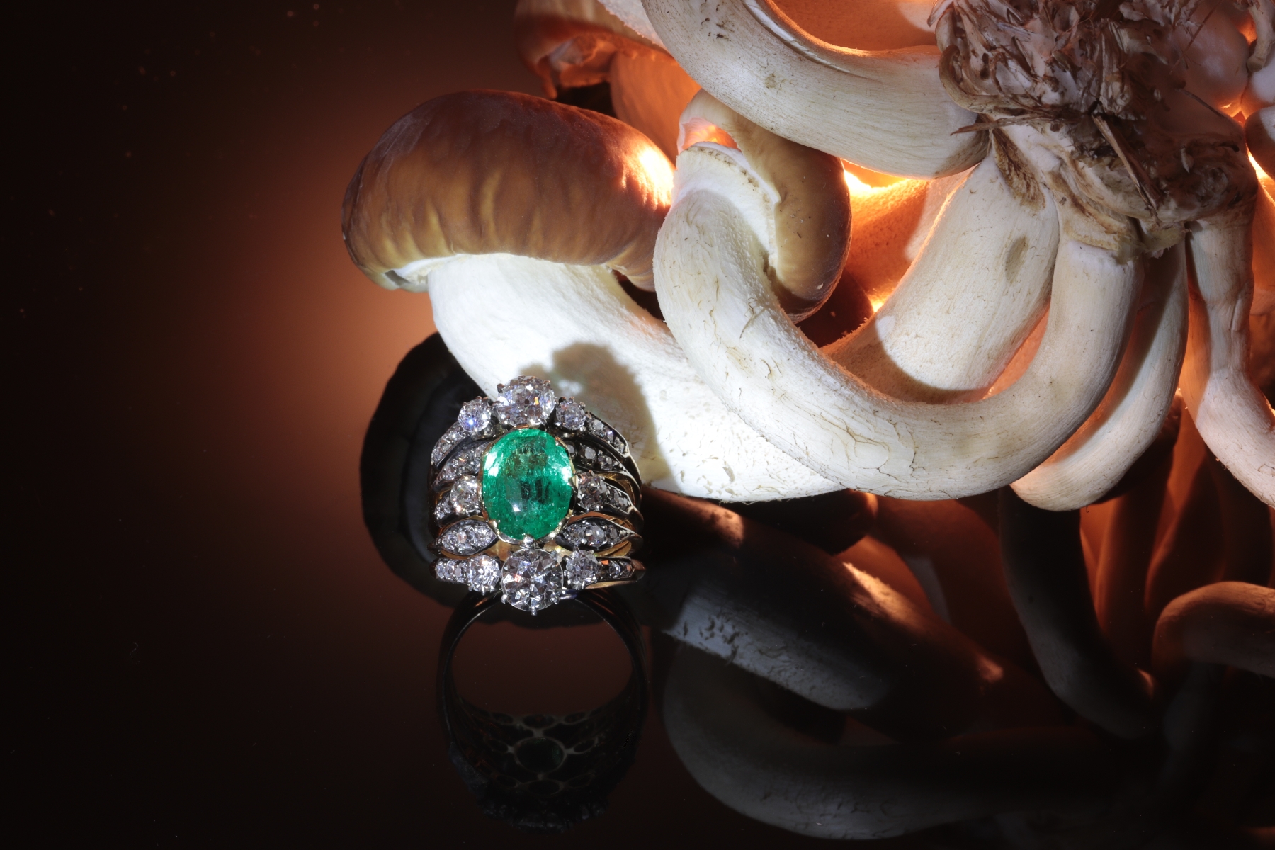 Victorian antique ring with diamonds and emerald (image 18 of 20)